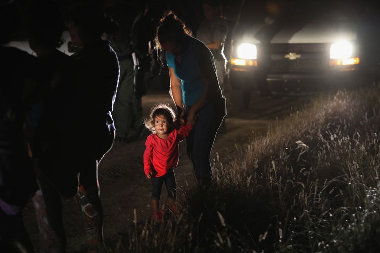 La-historia-de-las-fotos-de-John-Moore-de-la-nina-en-la-frontera-3