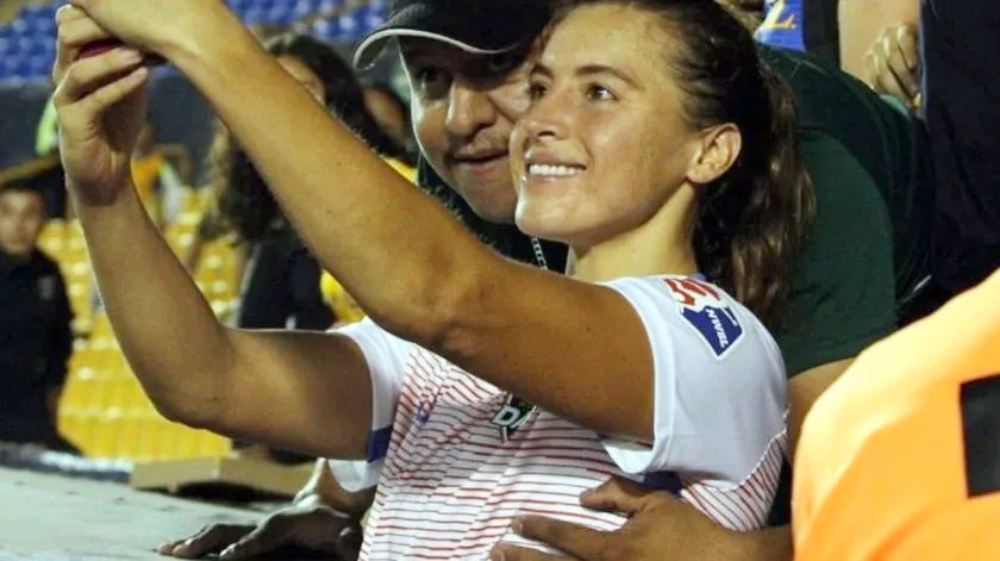 acosador-sofia huerta-estadio-universitario-tigres