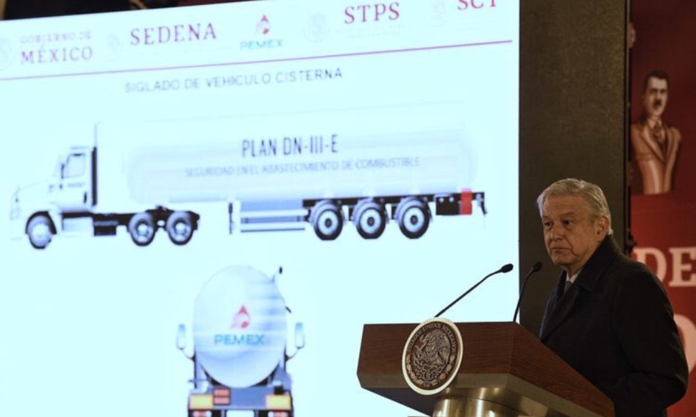 gobierno-de-amlo-adquiere-571-pipas-por-85-mdd