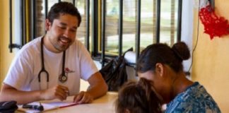 gobierno-de-baja-california-ofrece-consultas-medicas-a-migrantes-centroamericanos