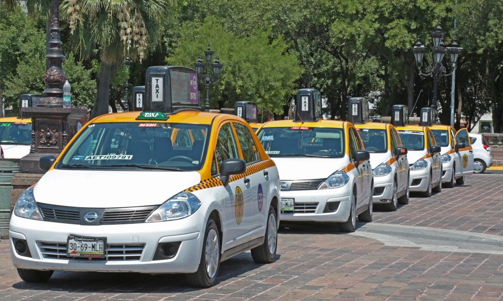 Taxistas anuncian paro