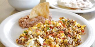 machacado-con-huevo-machaca