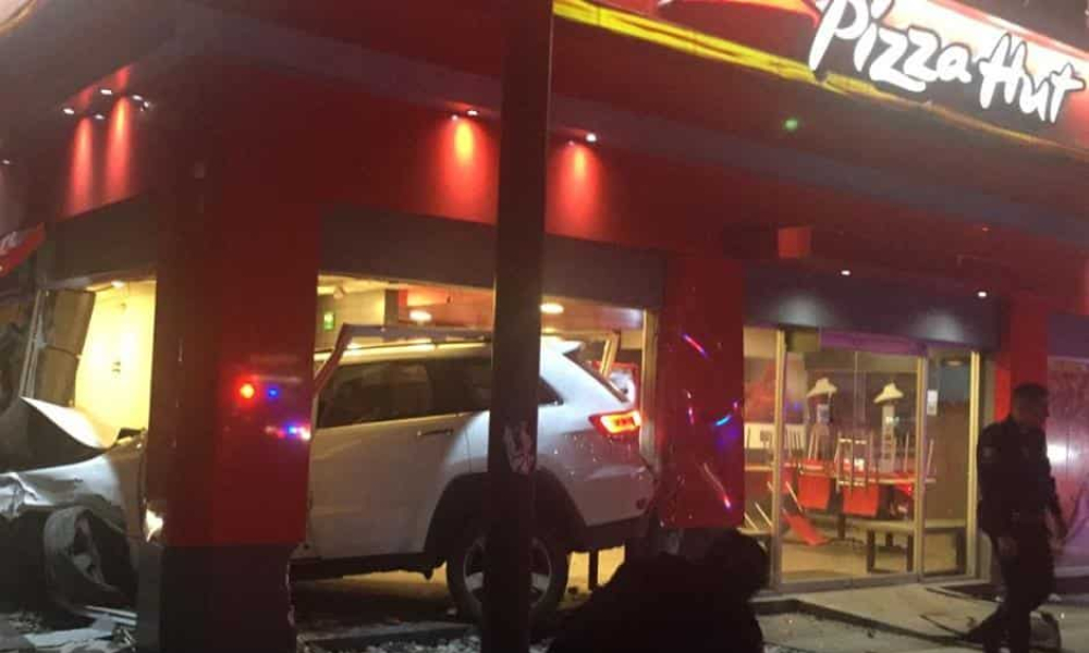 pizza-hut-accidente-mitras-monterrey