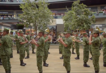 flash-mob-militares-banda-monterrey-plaza-comercial