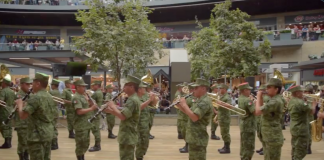 flash-mob-militares-banda-monterrey-plaza-comercial