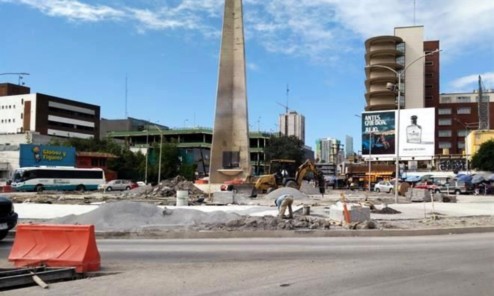 monterrey-obelisco-adrian-de-la-garza