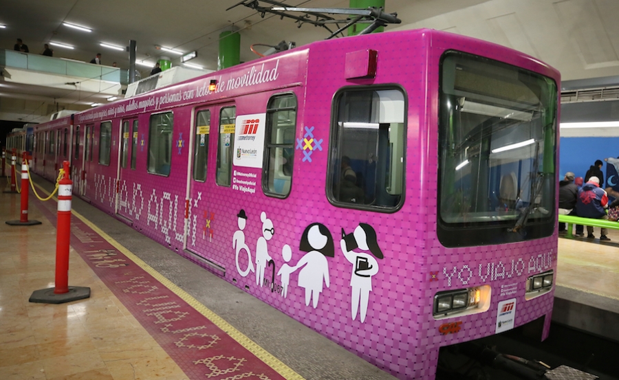 vagon rosa metro mtrorrey