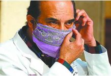 manuel-cavazos-gente-colocar-panuelo