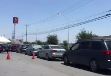 (Video) Saturan "drive thru" de pruebas COVID-19 en Apodaca