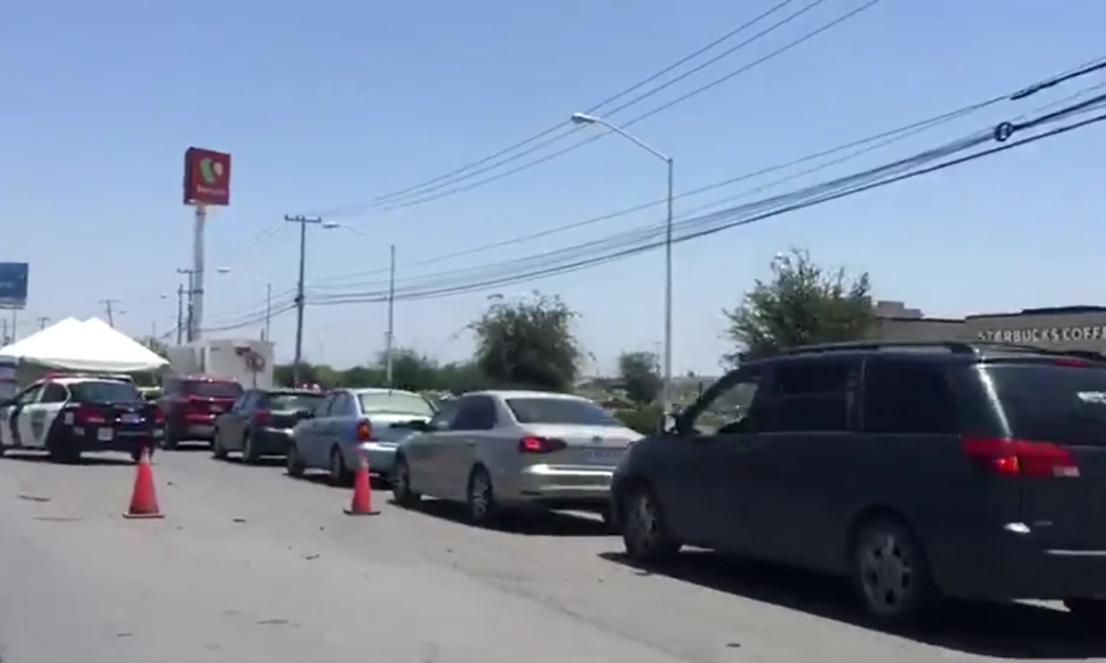 (Video) Saturan "drive thru" de pruebas COVID-19 en Apodaca