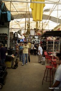 Mercado Puente del Papa huracán Alex