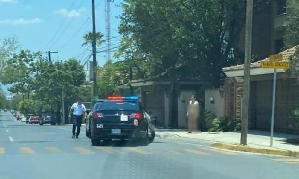 Arrestan a hombre por caminar desnudo en San Pedro