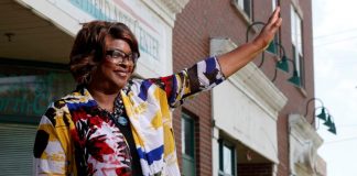 Tiene Ferguson a su primera alcaldesa afroamericana