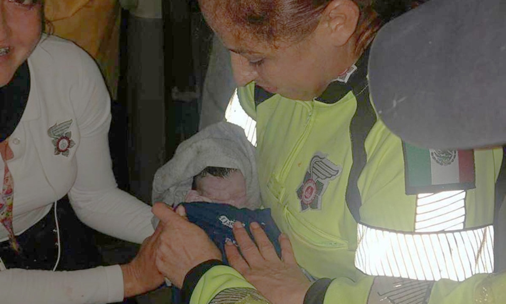 Bebé nace en medio de la tormenta