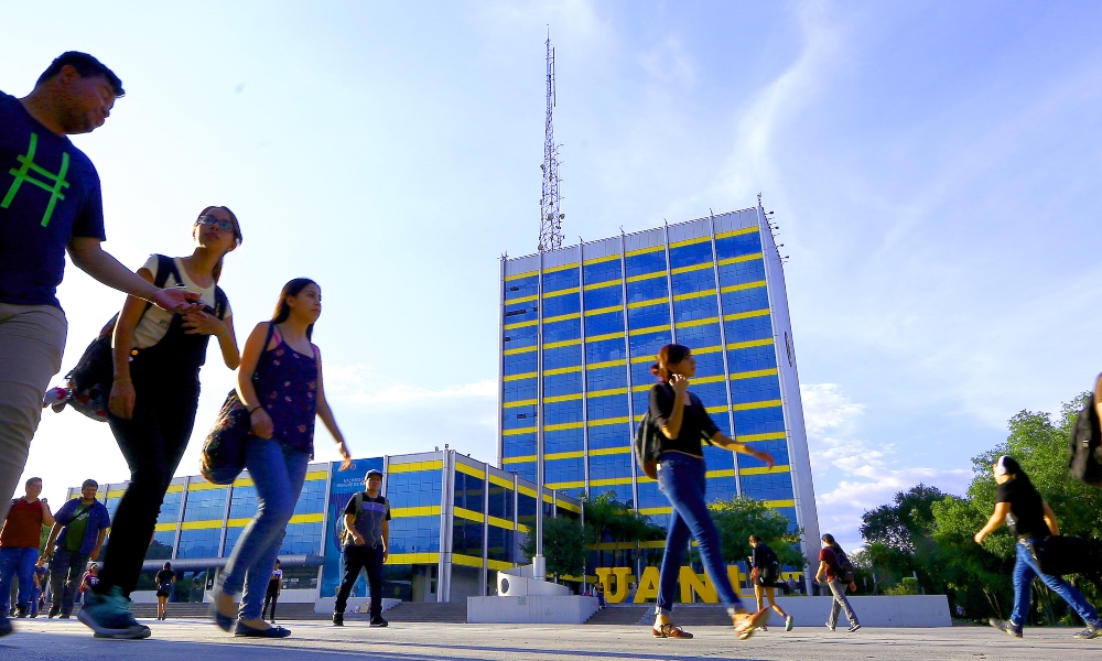 UANL arrancará semestre en línea