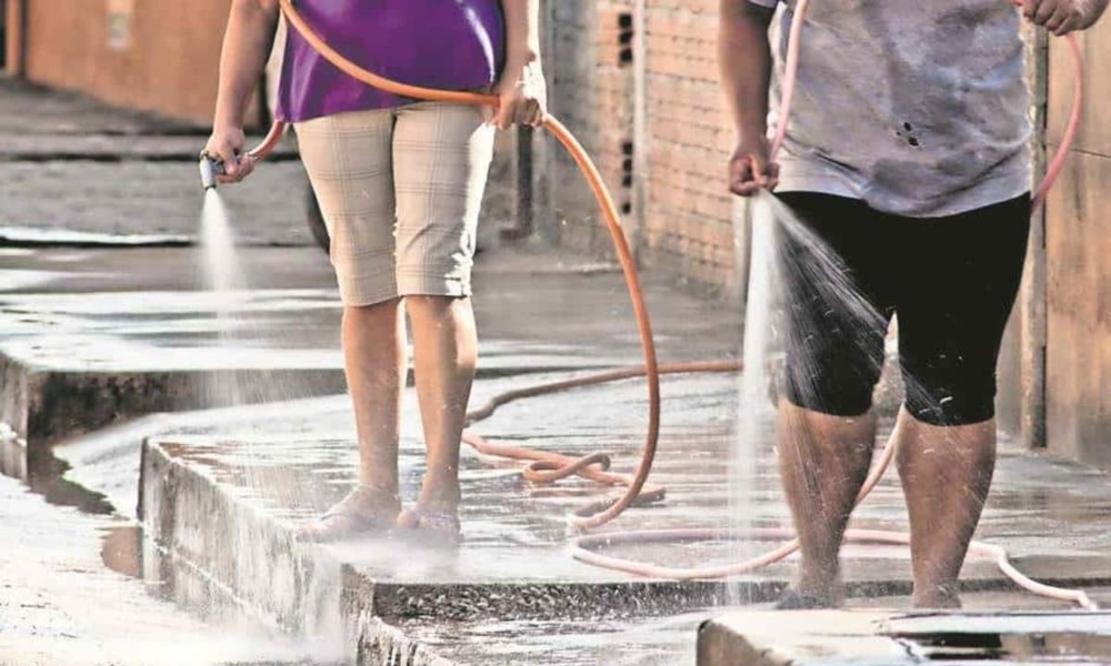 Agua y Drenaje sanciona a mil nuevoleoneses por desperdiciar el agua