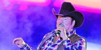 Ahora es Lalo Mora quien da positivo a COVID-19