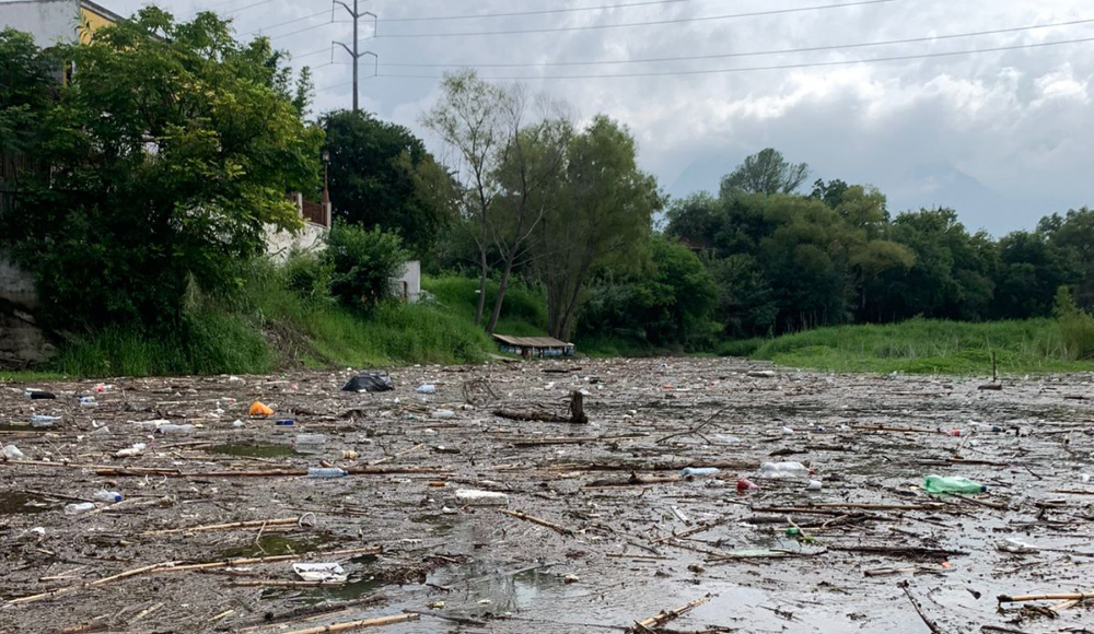 basura presa de la boca