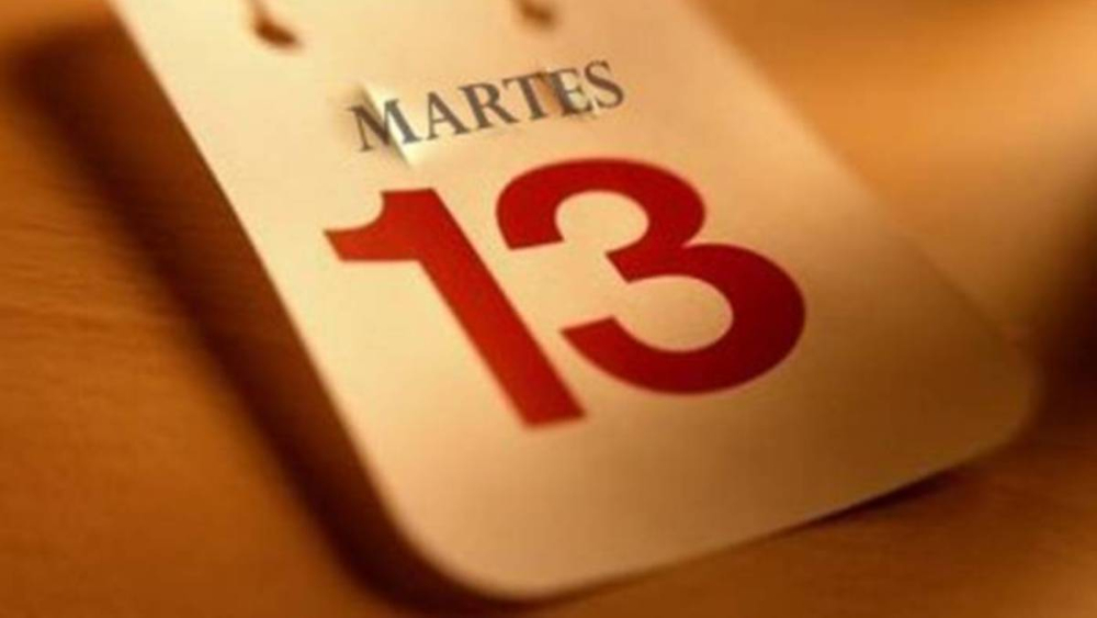 martes 13