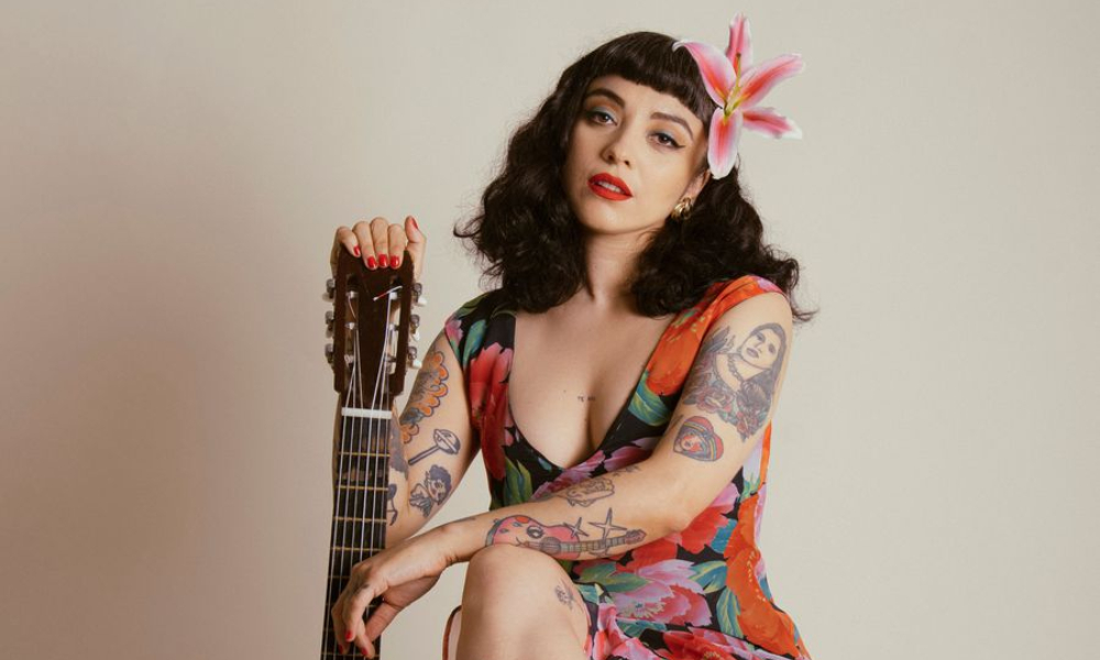 mon laferte embarazada