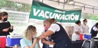 Posponen vacunación contra COVID-19 en Apodaca por retraso en entrega de dosis