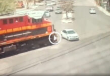 video accidente tren choca auto escobedo