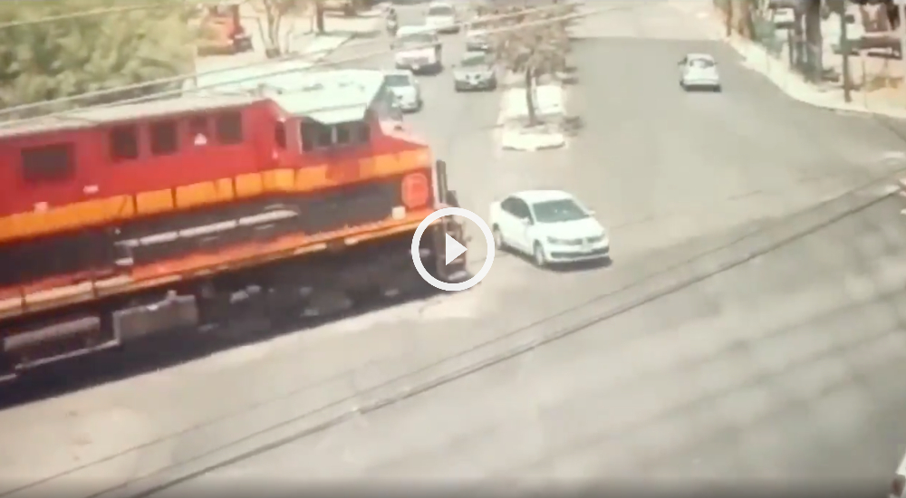 video accidente tren choca auto escobedo